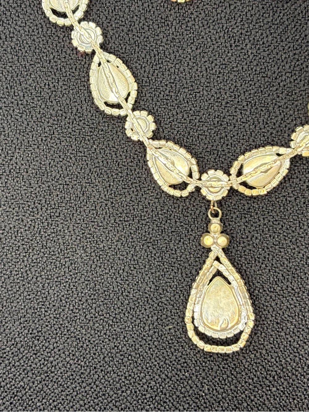 Elegant Black Teardrop Crystal Necklace and Earrings Set - Picture 8 of 13